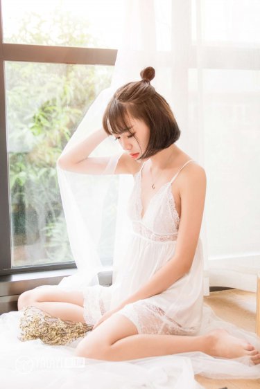 女大学生的沙龙室hd